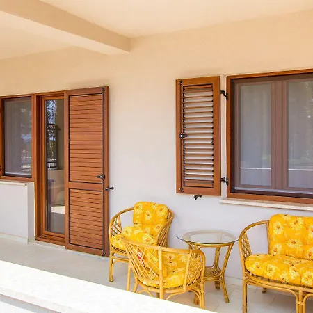 Apartman Nur 500 Meter Bis Zum Kieselstrand Mit Kueche, Klima, Wlan, Haustiere Erlaubt *